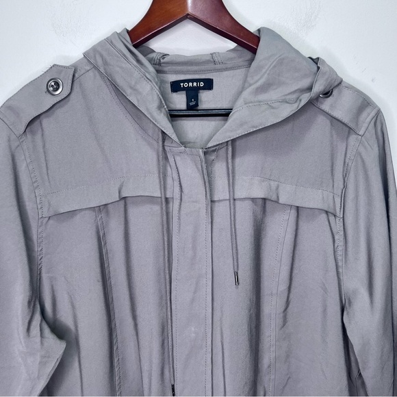 Torrid Grey Twill Hooded Crop Jacket Size 1x - Picture 7 of 15